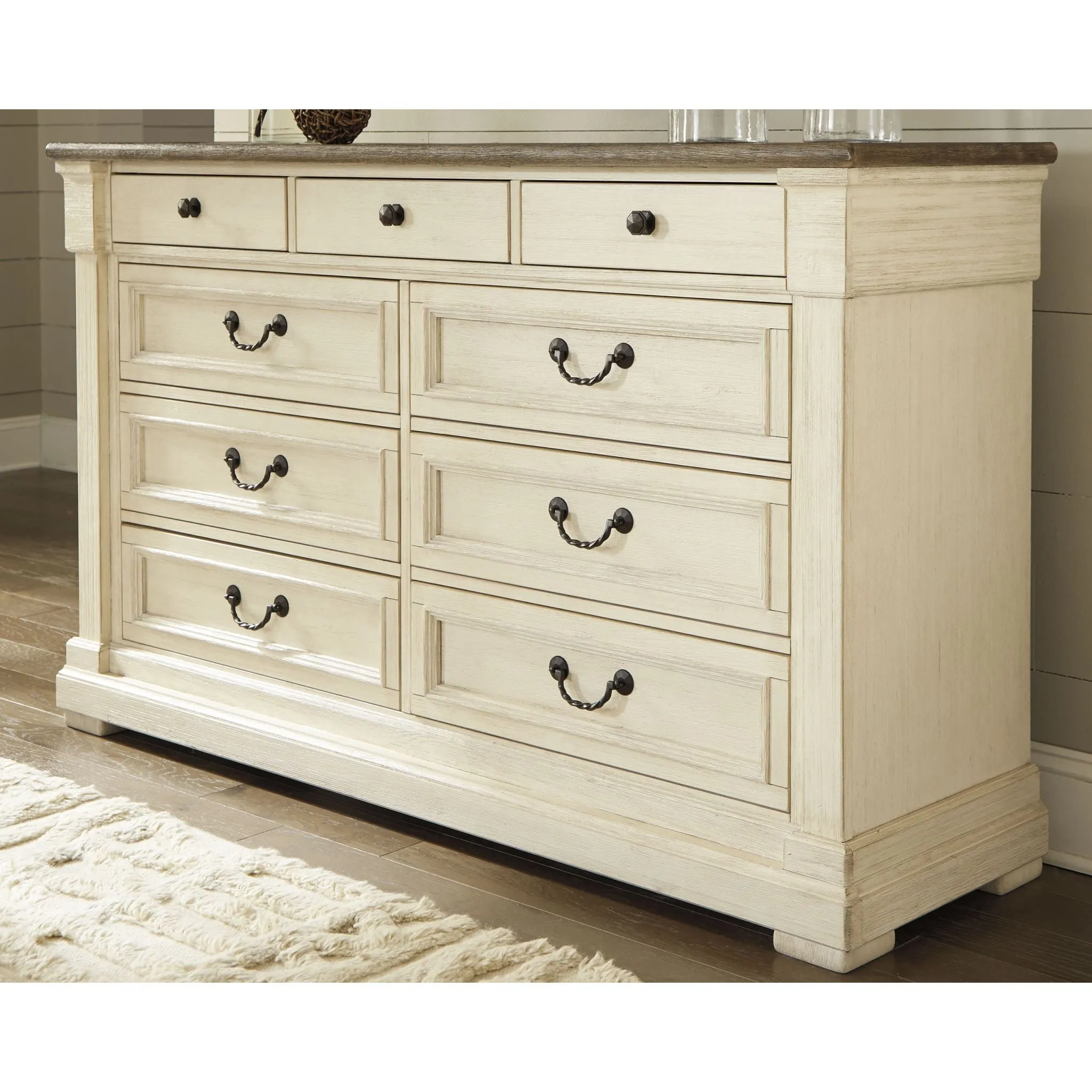Bolanburg Dresser